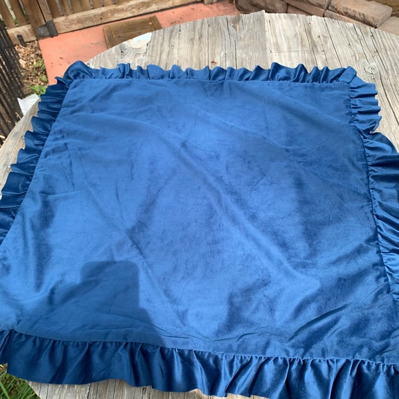 NEW MADIZZ Soft Ruffled Square Pillow Covers - Picture 4 of 8